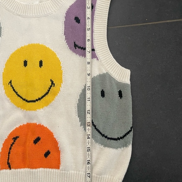 H&M Women's Smiley Top - Picture 4 of 6